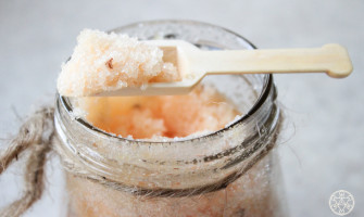 Lag din egen saltskrubb med eteriske oljer