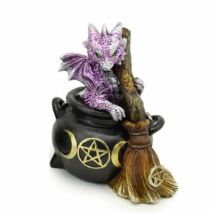 Baby drage i Heksekjele med kost - Lilla