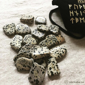 Dalmantiner Jaspis - Runesett Dalmantiner Jaspis - Runesett