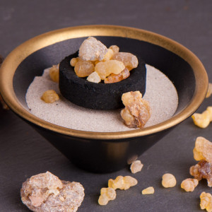 Svart med gullkant - Røkelsesholder