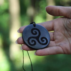 shungitt-triskelion-stort-anheng-2032