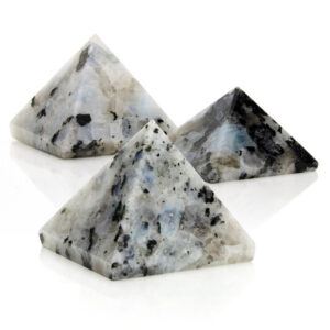 regnbue_maanestein_pyramide (002)