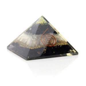 Orgonite pyramid with black tourmaline and selenite spiral model_01 (002)